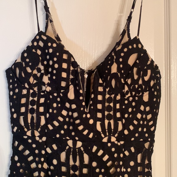 Black and nude lace mini dress - Picture 2 of 7